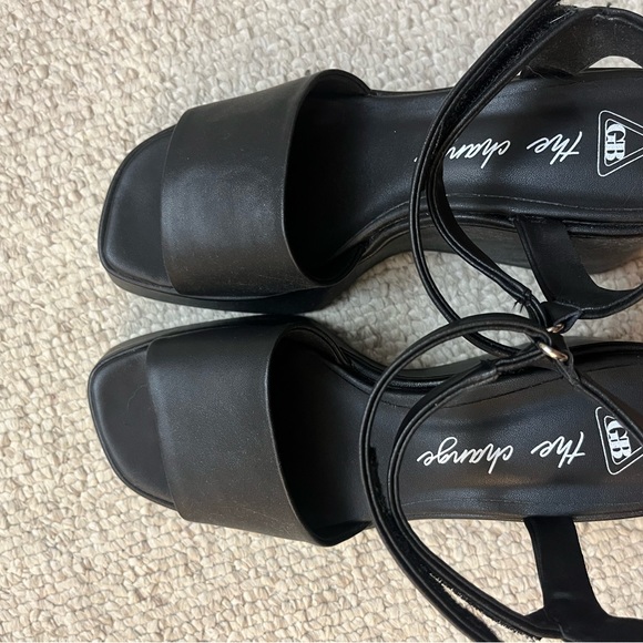 Size 9– Black Gianni Bini Platform Wedge heels - Picture 3 of 6